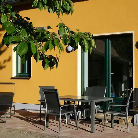 Haus Unter D. Eichen Am Stettiner Haff *