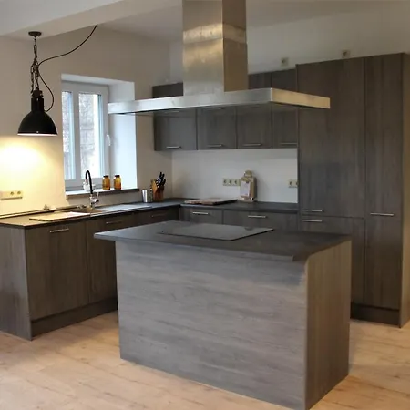 Haus Unter D. Eichen Am Stettiner Haff