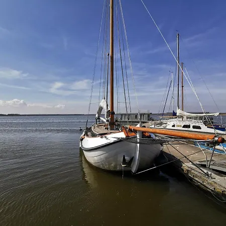 Haus Unter D. Eichen Am Stettiner Haff 公寓 *