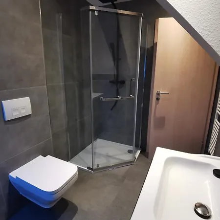 Haus Unter D. Eichen Am Stettiner Haff *